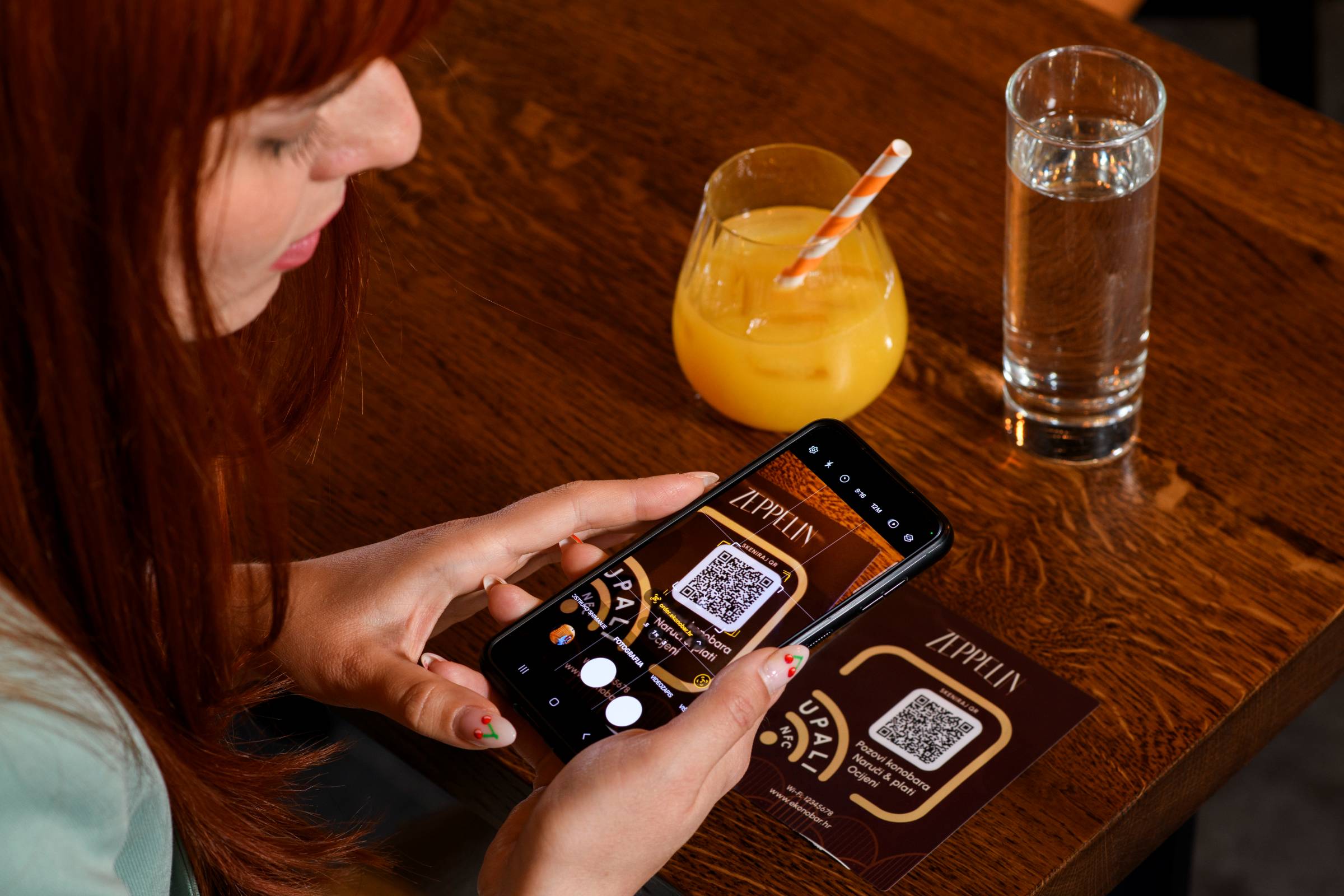 naručivanje putem QR koda u kafiću s naprednim POS sustavom